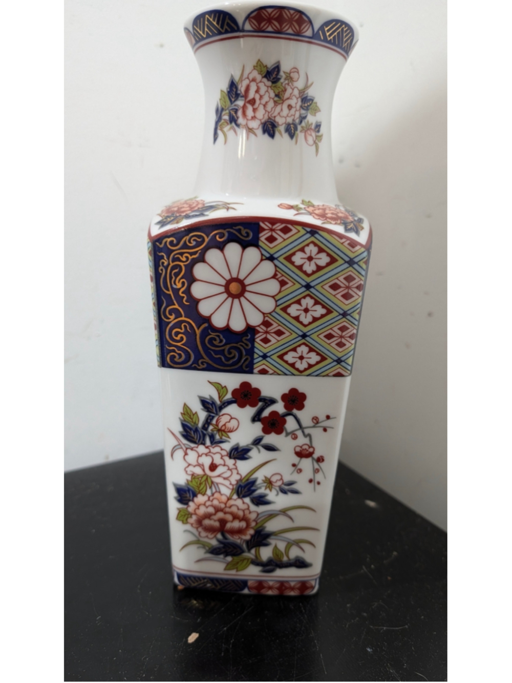 CMC Japanese Porcelain Floral Vase One Size White and Blue - Picture 2 of 6
